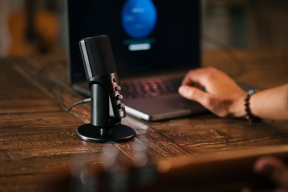 USB Cardioid Condenser Microphone & Table Stand O6230